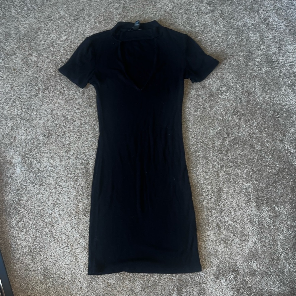 Black bodycon dress
